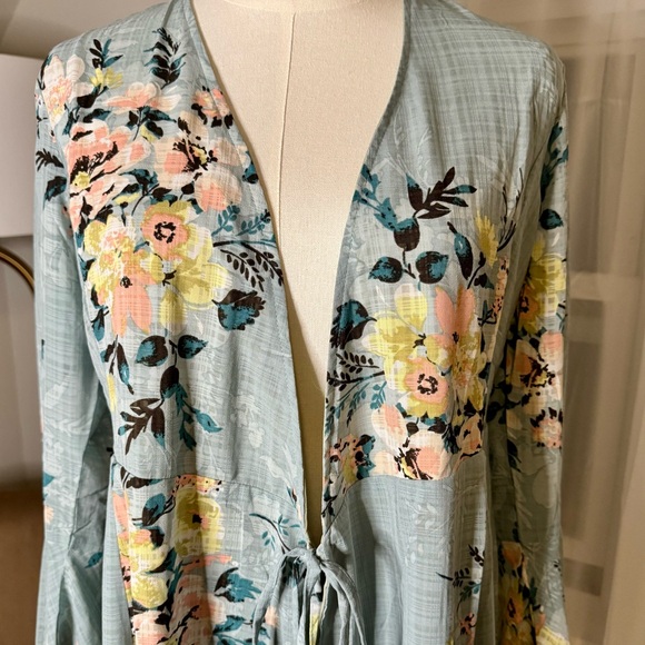 Angie | Floral Tie-Front Kimono - Picture 3 of 6